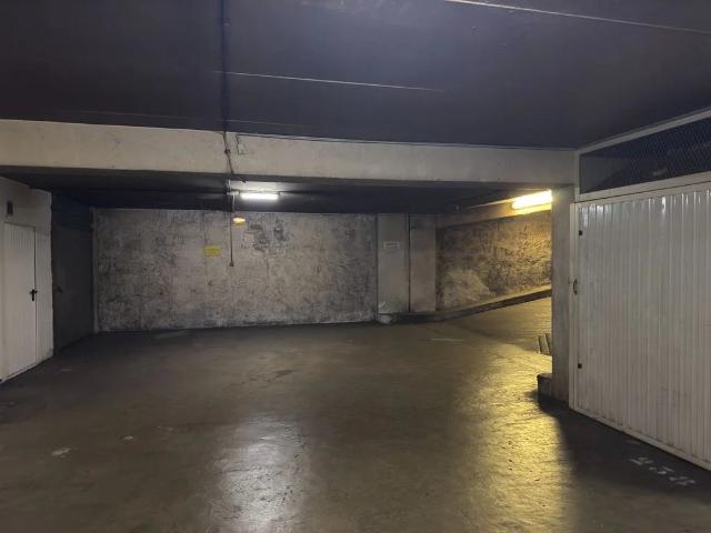Garage vente à Paris 11e Arrondissement, Paris
