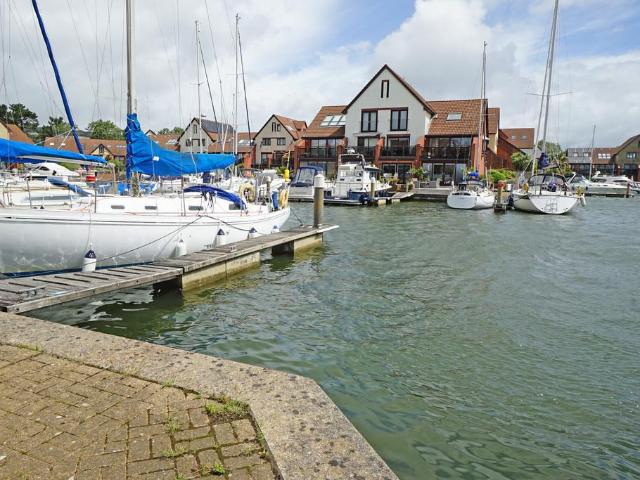 Park Home for rent in Port Solent, City Of Portsmouth