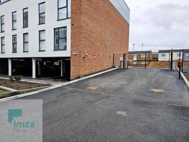 Park Home for rent in Calderstones
