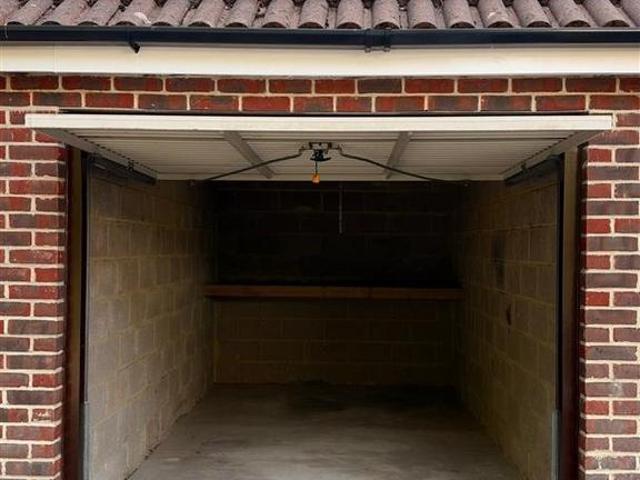 Park Home for rent in Grange Park, Greater London