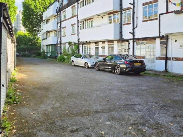 Park Home for rent in Kennington, Greater London