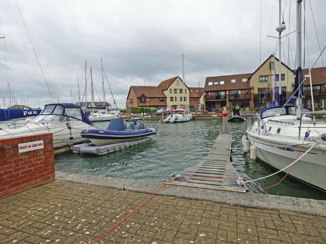 Park Home for rent in Port Solent, City Of Portsmouth