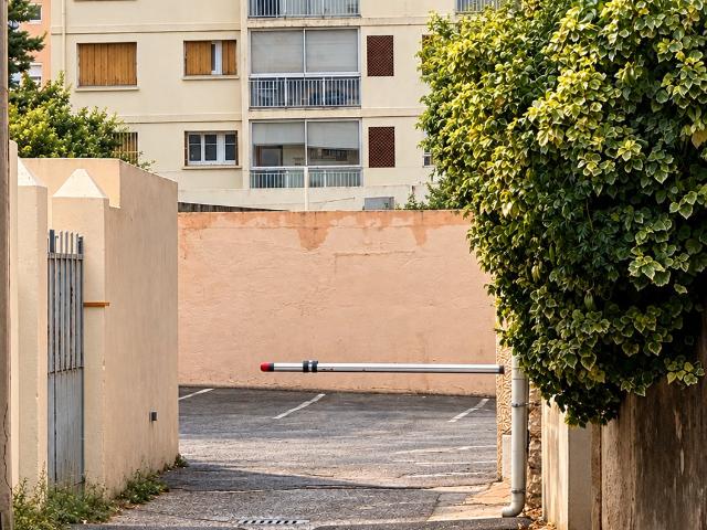 Garage vente à Rodeillac, Toulon