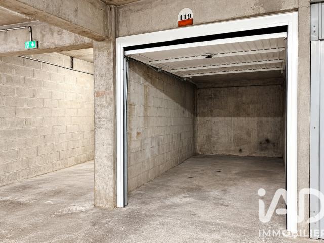 Garage vente à Paris, Île-de-France