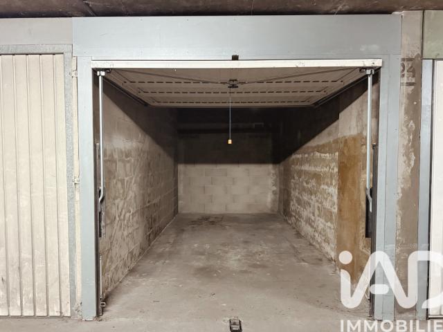 Garage vente à Paris, Île-de-France