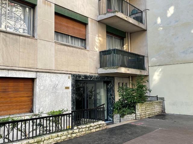 Garage vente à Paris, Île-de-France