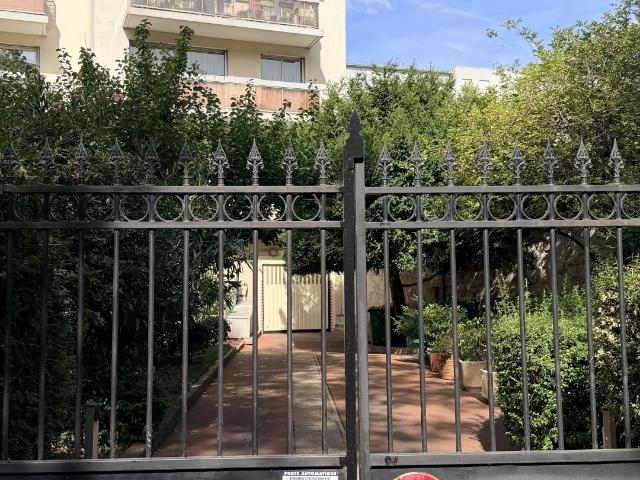 Garage vente à Paris, Île-de-France