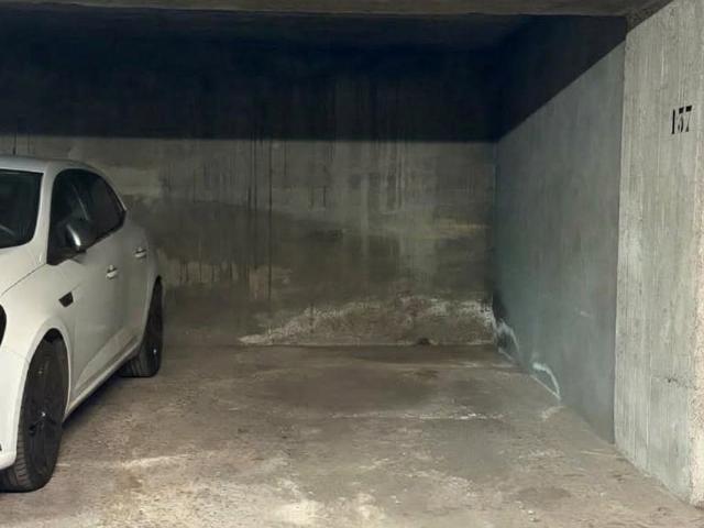 Garage vente à Vanves, Hauts-de-Seine