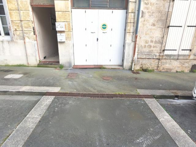 Garage vente à Rochefort