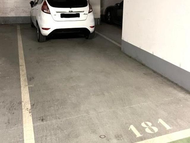 Garage vente à Paris, Île-de-France