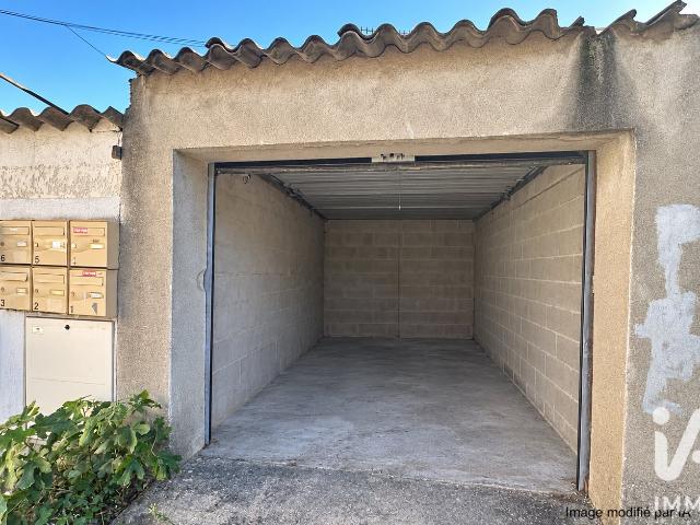 Garage vente à Uchaud, Gard