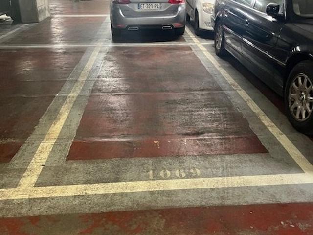 Garage vente à Paris, Île-de-France
