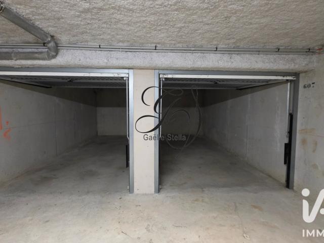 Garage vente à Arrondissement de Toulon, Cuers