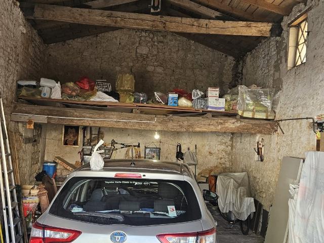 Garage vente à Saint-Jean-d'Angély, Taillebourg