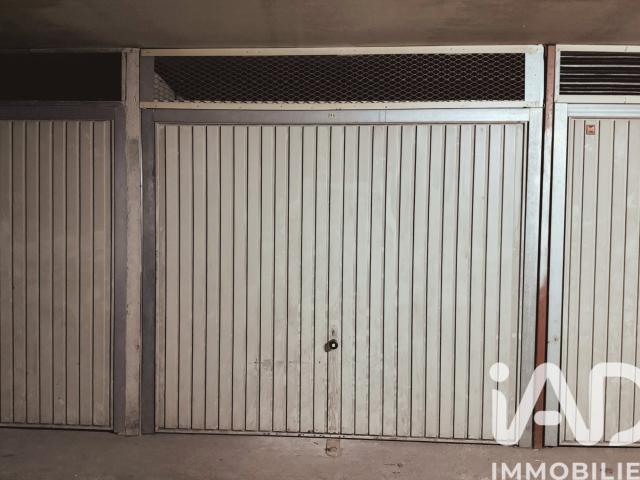 Garage vente à Paris, Île-de-France