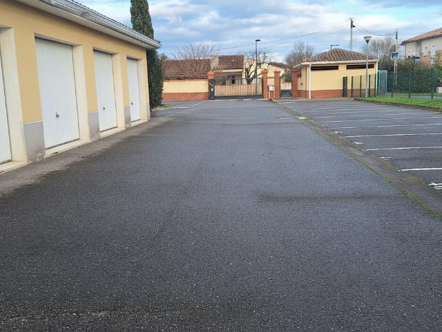 Garage vente à Toulouse, Aucamville