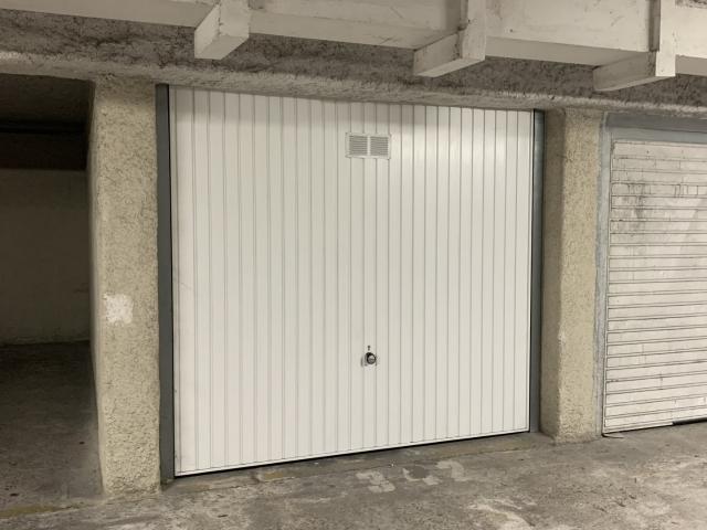 Garage vente à Paris, Île-de-France