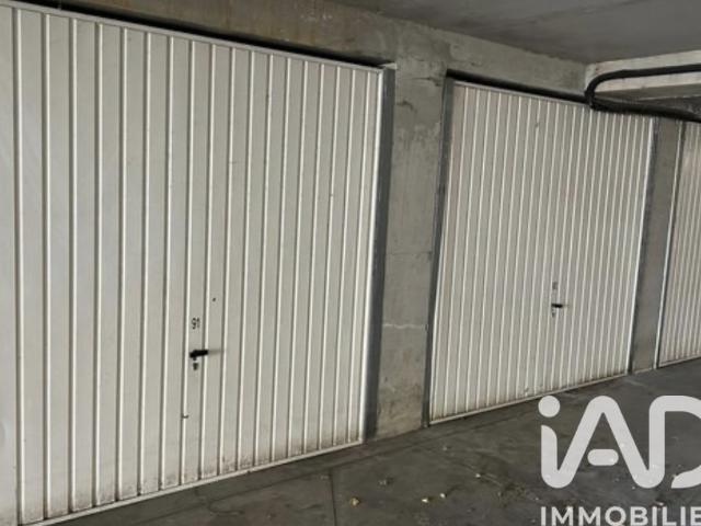 Garage vente à Versailles, Plaisir