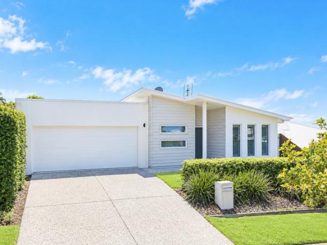 House for sale in Parklakes, Sunshine Coast Regional