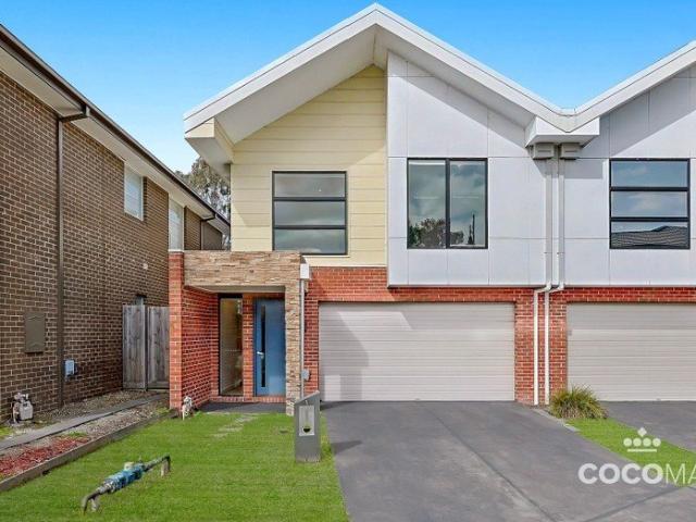 Townhouse for sale in Camerons Creek, Victoria
