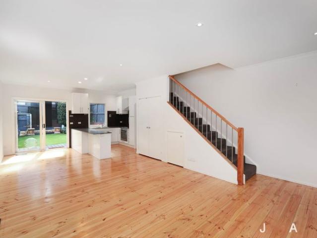 Townhouse for rent in Kensington, Melbourne