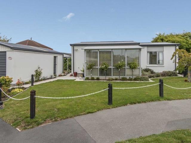 House for rent in Chaslands, Canterbury