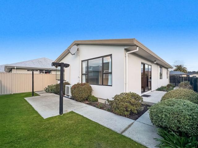 House for rent in Chaslands, Canterbury