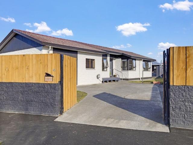 House for rent in Chaslands, Canterbury