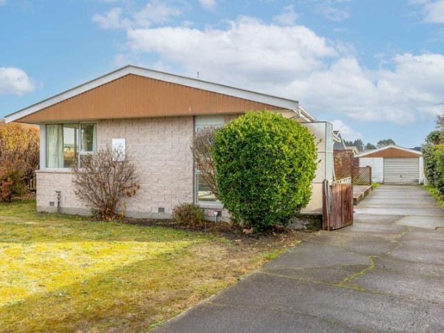 House for rent in Chaslands, Canterbury