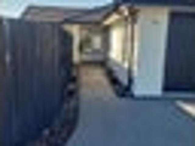 House for rent in Chaslands, Canterbury