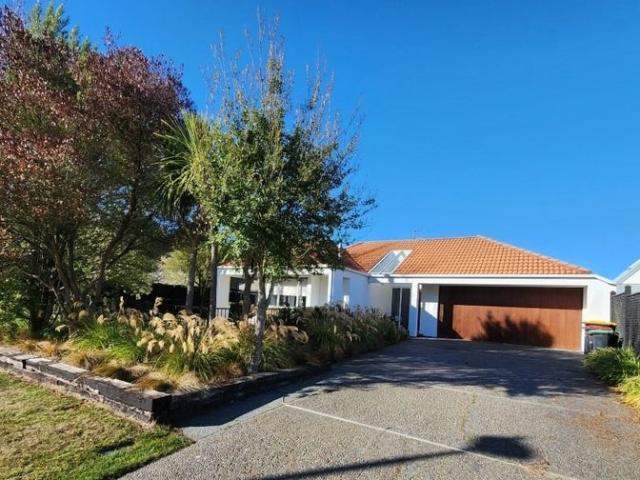 House for rent in Chaslands, Canterbury
