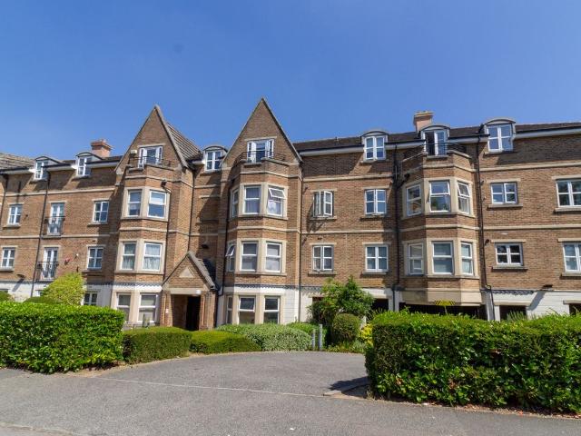 Apartment for rent in Broadfields, Greater London