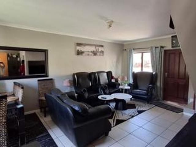 Apartment for sale in Cape Town Ward 113, City of Cape Town