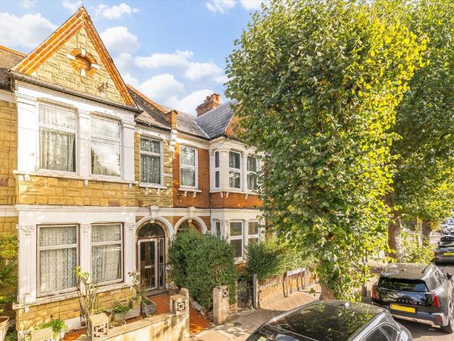 Apartment for rent in Streatham Park, Greater London