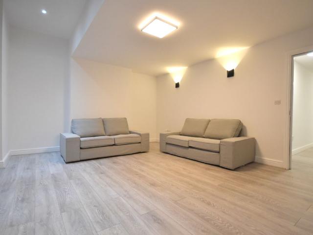 Apartment for rent in Furzedown, Greater London