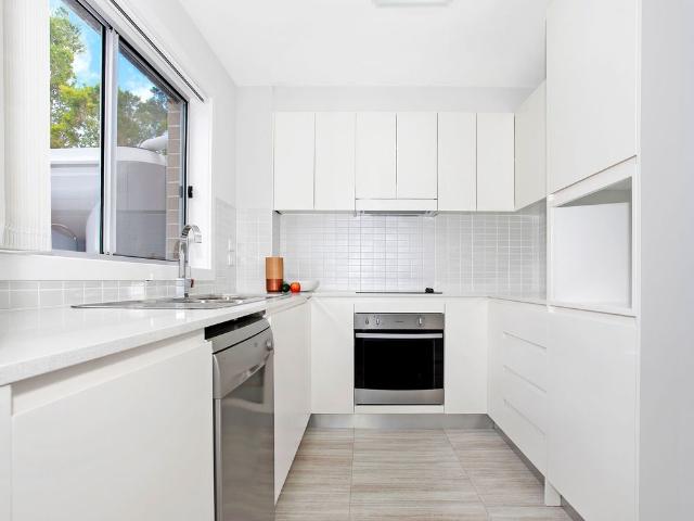 Townhouse for rent in Wollongong West, New South Wales