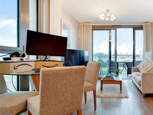 Apartment for rent in Waterside Park, Silvertown