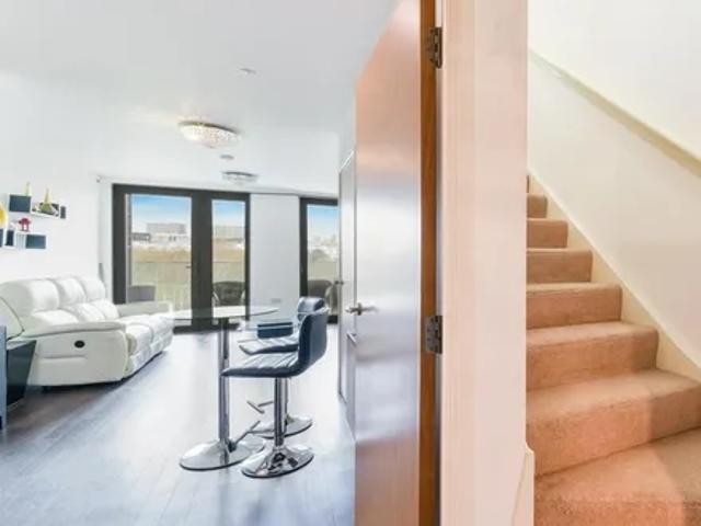 Apartment for rent in Waterside Park, Silvertown