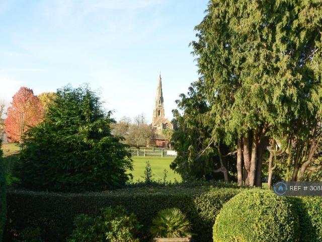 Apartment for rent in Weybridge, Elmbridge