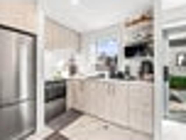 Townhouse for sale in Chaslands, Canterbury