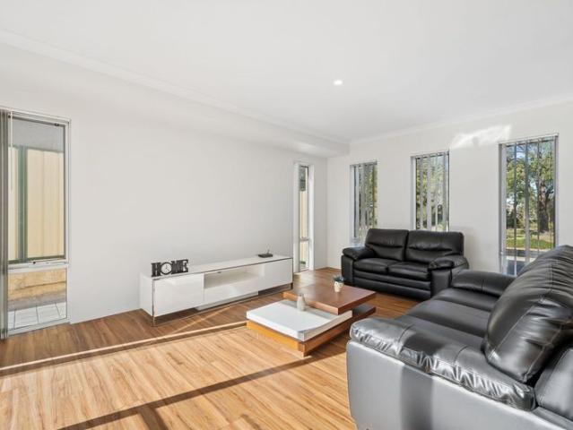 Townhouse for rent in Hammond Park, Western Australia
