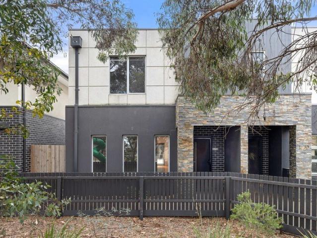 Townhouse for sale in Camerons Creek, Victoria