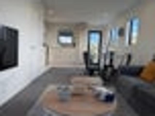 Townhouse for sale in Chaslands, Canterbury