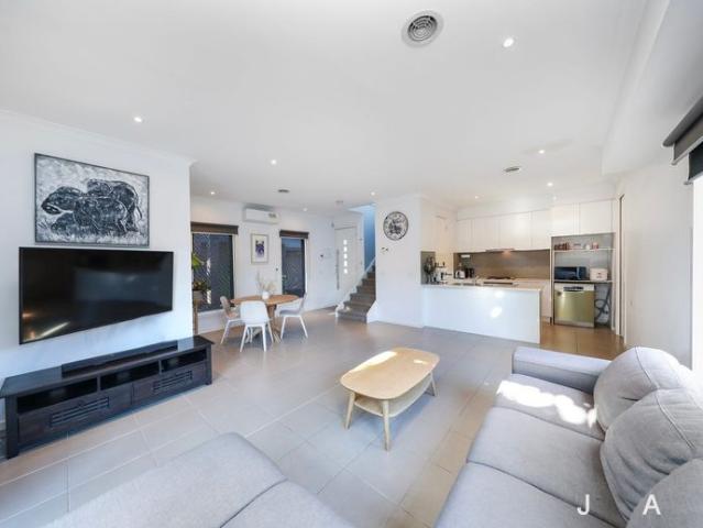 Townhouse for rent in Camerons Creek, Victoria