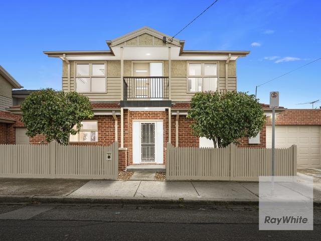 Townhouse for sale in Camerons Creek, Victoria