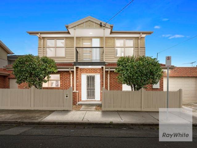 Townhouse for sale in Camerons Creek, Victoria