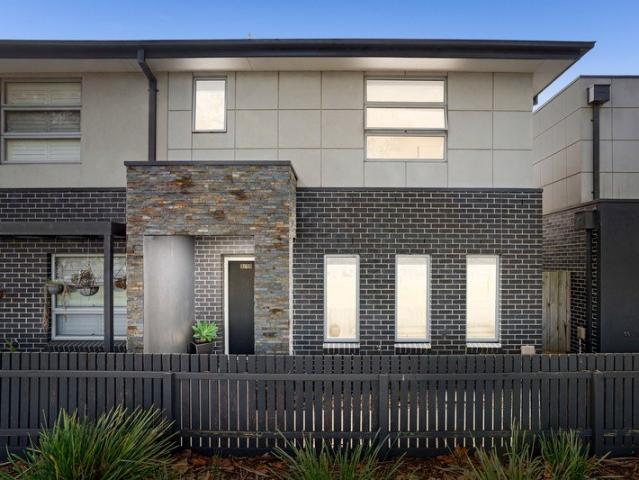 Townhouse for sale in Camerons Creek, Victoria