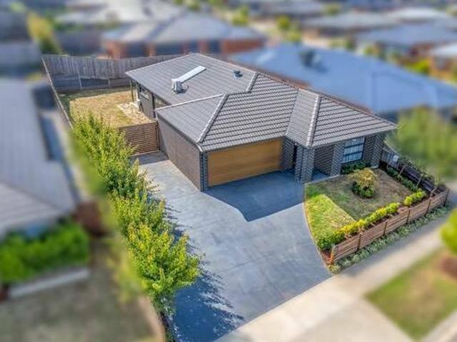 House for sale in Victoria