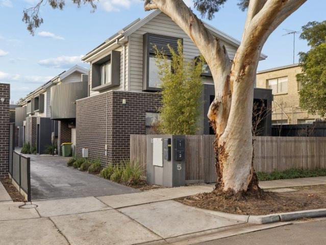 Townhouse for sale in Camerons Creek, Victoria