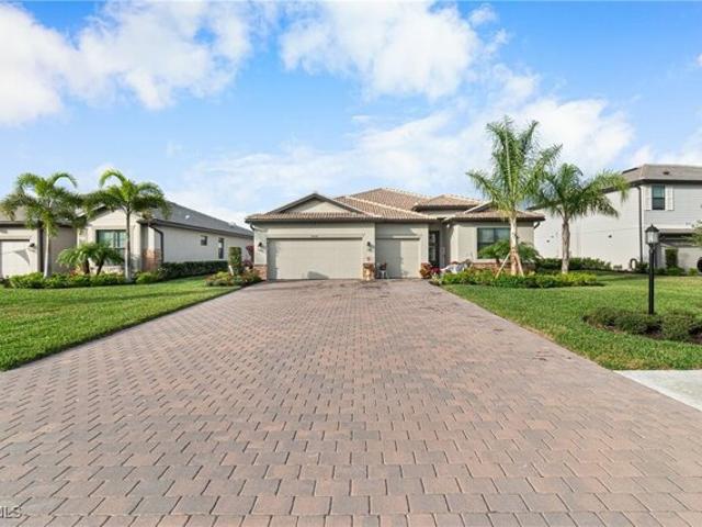 House for sale in Estero